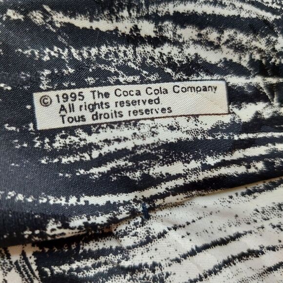 VINTAGE 1995 Coca Cola Tie - Picture 4 of 5